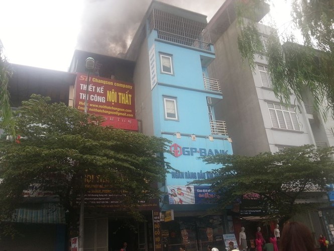 Bà hỏa “viếng” nhà dân ngày đầu năm - ảnh 1